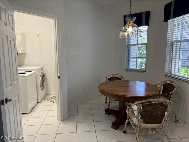 Building Photo - 2081 Crestview Way