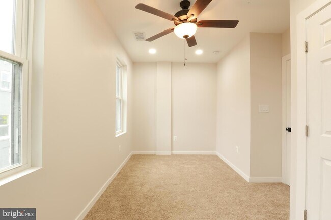 Building Photo - 1625 Montello Ave NE