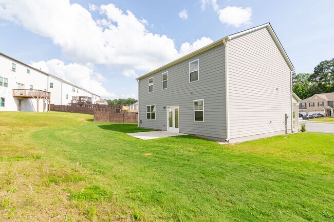 Building Photo - Spacious Family Home for Rent in Fairburn,...