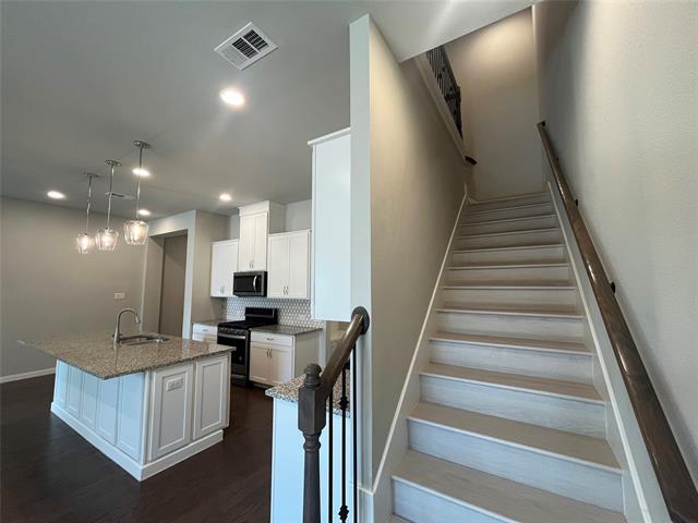 Building Photo - 8266 Primrose Wy