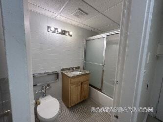 Building Photo - 62 Boylston St