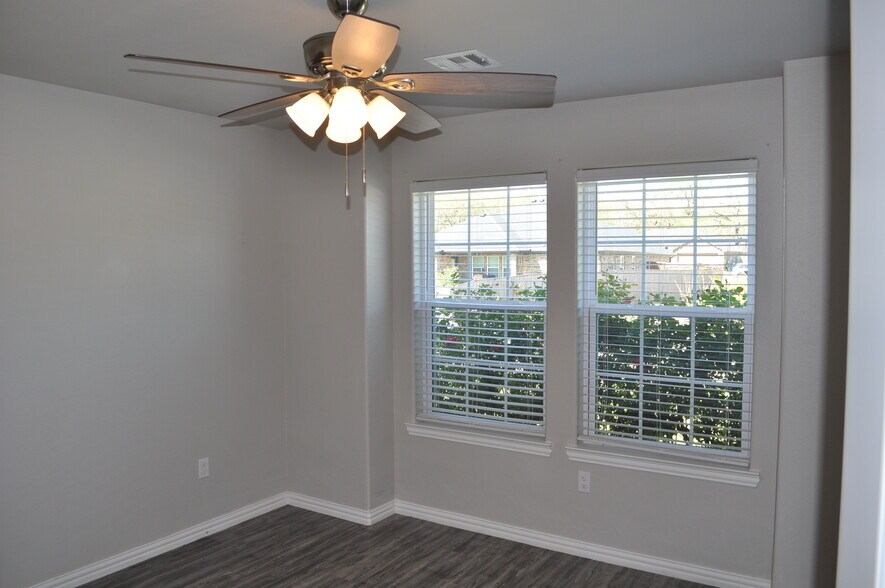 Building Photo - 118 Texoma Mdws