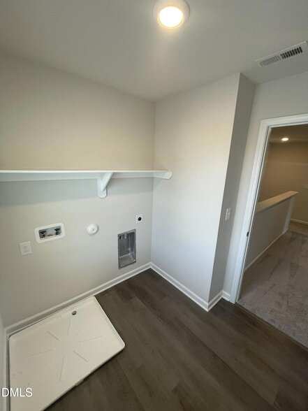 Building Photo - 1100 Peony Ln