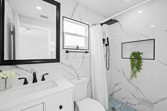 Building Photo - 865 NE 23rd Terrace