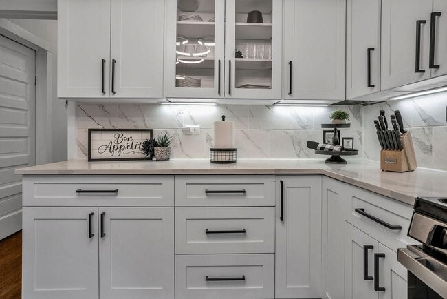 Building Photo - 3636 N Racine Ave