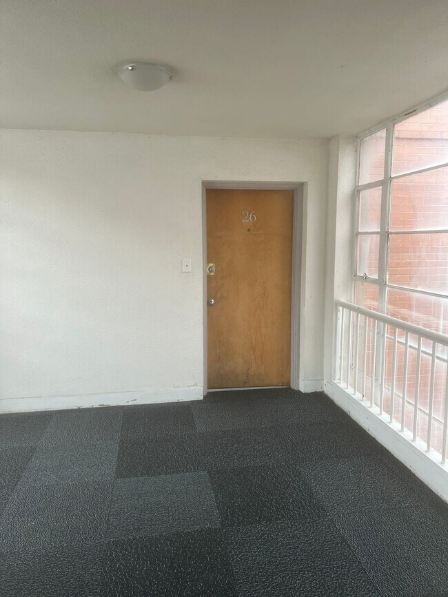 Building Photo - South of BYU Campus 1 bed/ 1 bath