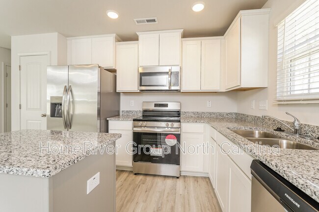 Building Photo - 2814 Carrollwood Dr
