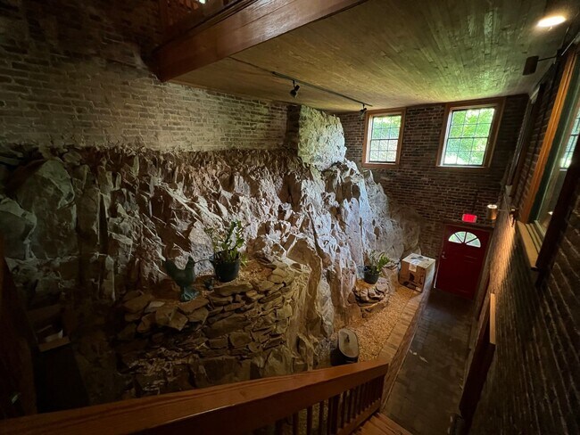 Building Photo - Historic Woolen Mills Mill House