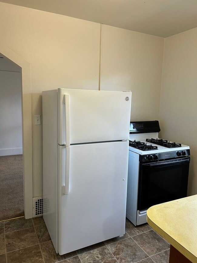 Building Photo - (844) NW 15th St. - 1 bedroom / 1 Bathroom - ALL UTILITIES PAID!