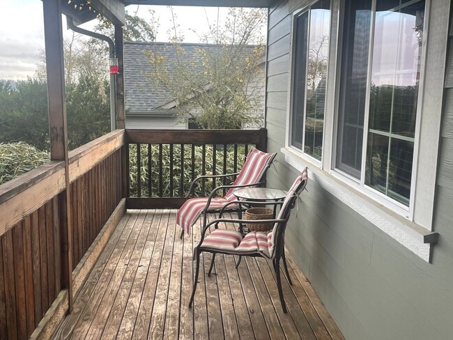 Building Photo - Lovely Single Level Holmes Harbor Home!