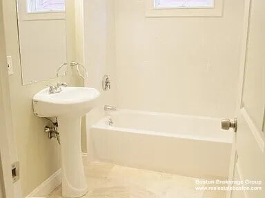 Building Photo - 4043 Washington St