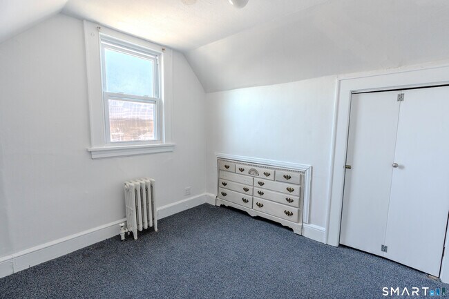 Building Photo - 2 Maplewood Terrace