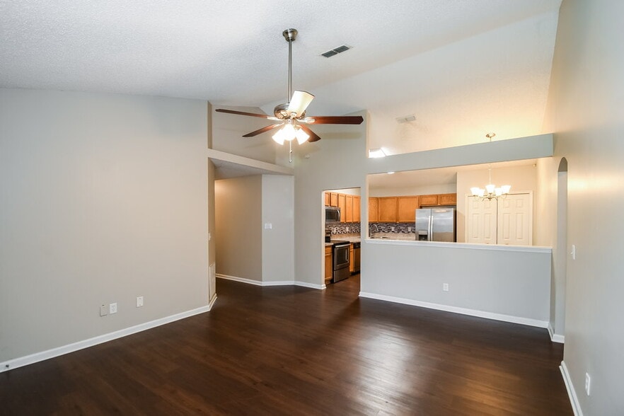 Building Photo - 2041 Hunters Trace Cir