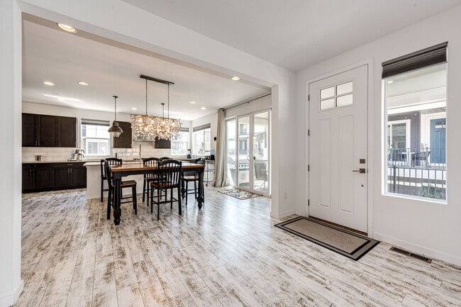Building Photo - 8881 Southurst St