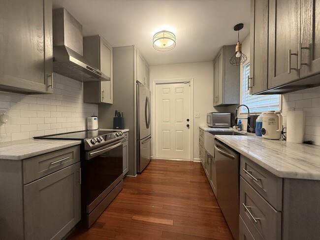 Building Photo - 2026 Rob Way