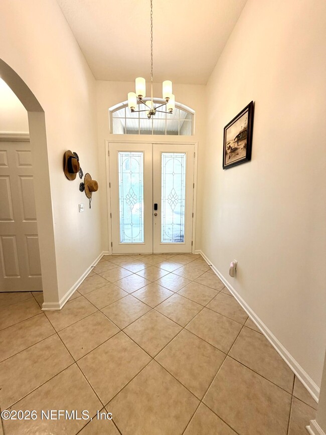 Building Photo - 2411 Golfview Dr