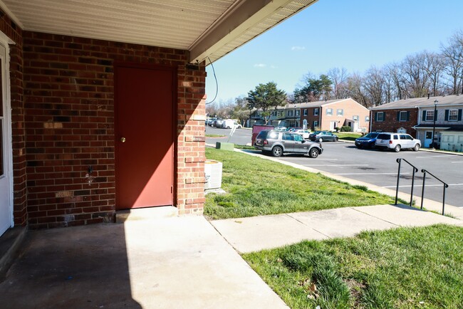 Building Photo - 9240 Bridle Path Ln