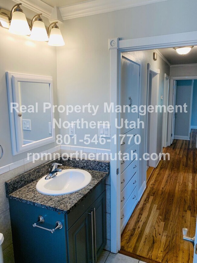 Building Photo - Beautiful 4 Bed 2 Bath Ogden Home Coming S...