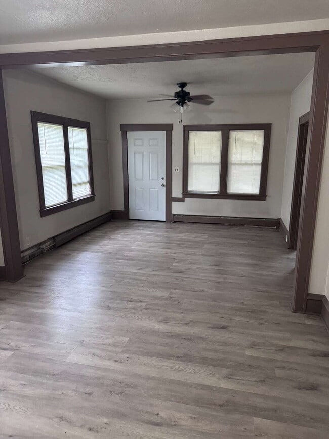 Building Photo - "Charming 3-Bed Home in Staples"