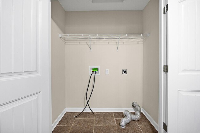 Building Photo - 15 Goldenrod Dr