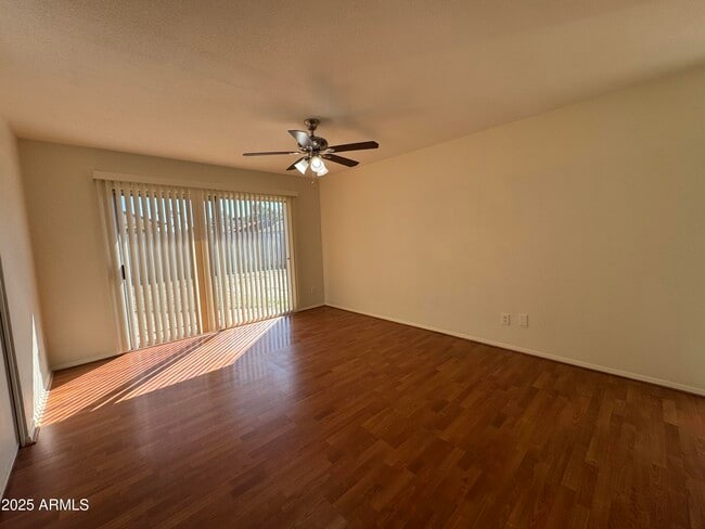 Building Photo - 5021 W Mercer Ln