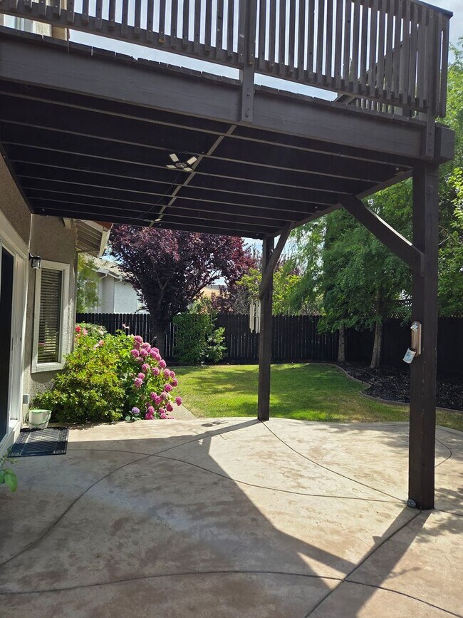 Building Photo - RANCH SOLANO