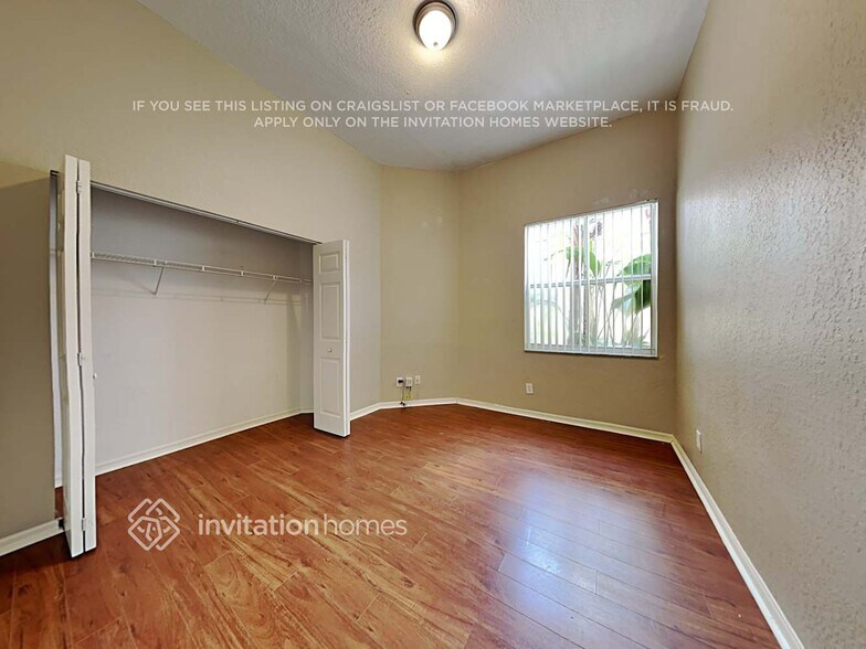 Building Photo - 5842 NW 119th Dr