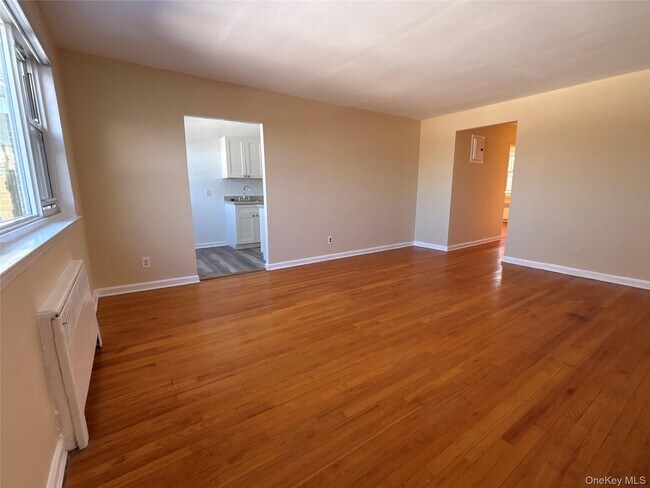 Building Photo - 25 Dolphin Green