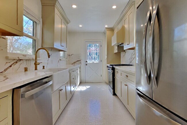 Building Photo - Charming Land Park Cottage – A Hidden Gem in the Heart of the City