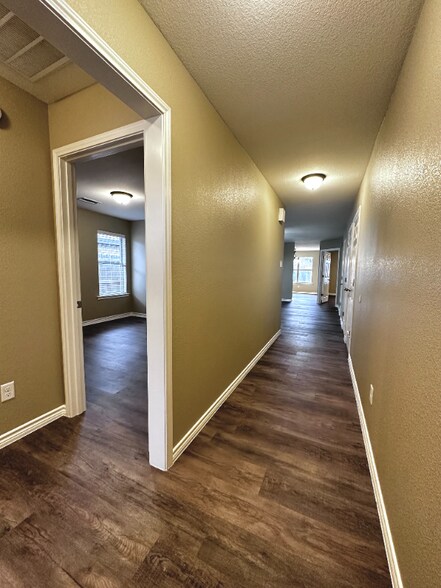 Building Photo - 5109 Graceland Dr