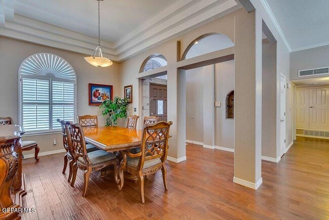 Building Photo - 1009 Sun Ridge Dr