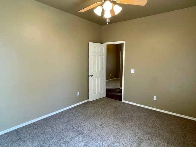 Building Photo - Beautiful 3 bed 2 bath home in a great loc...