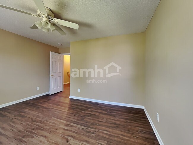 Building Photo - 836 Stockport Way