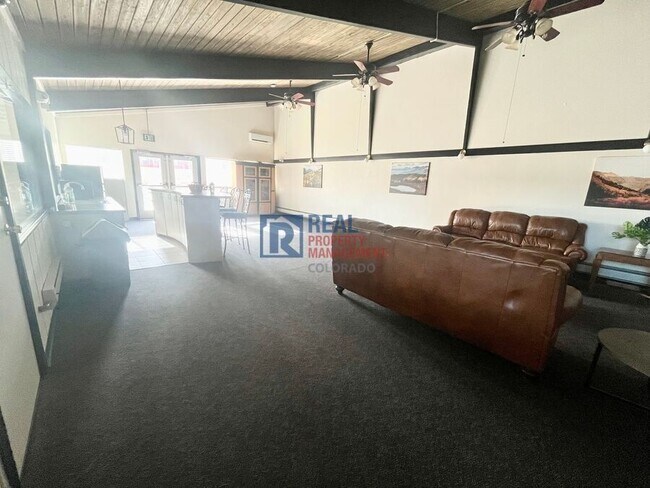 Building Photo - 392 W Rockrimmon Blvd