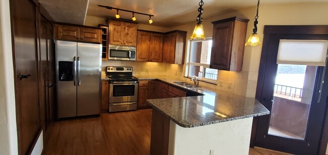 Kitchen - 503 1st Ave N