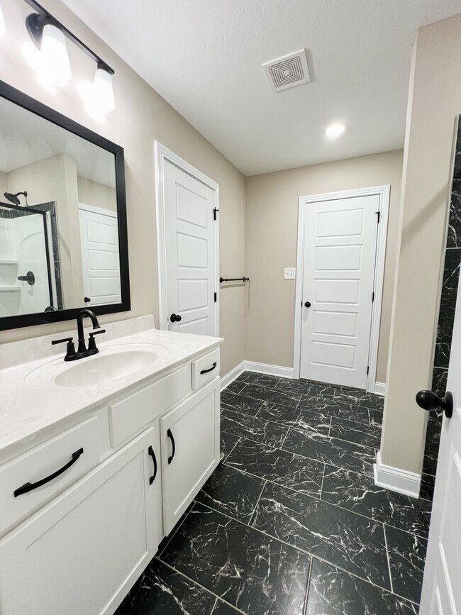 Building Photo - Move-In Specials Available! Beautiful Sing...