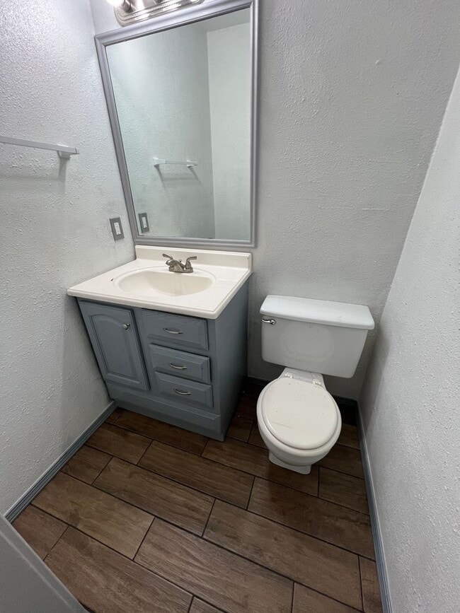 Building Photo - 4 Bed 1.5 Bath House, Total Electric with ...
