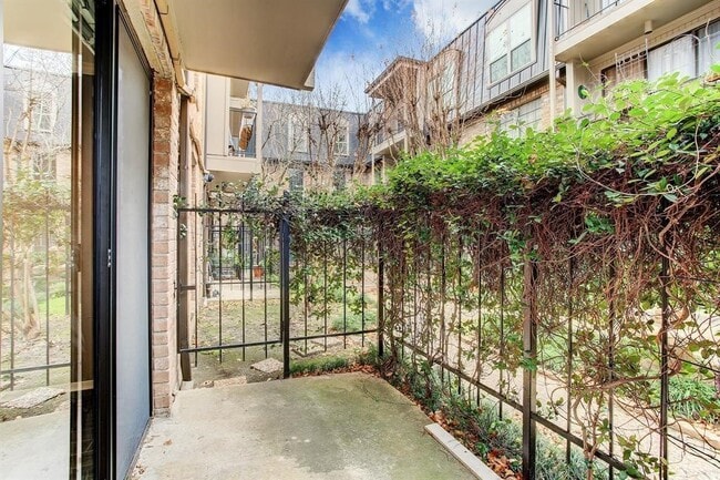 Building Photo - 2400 N Braeswood Blvd