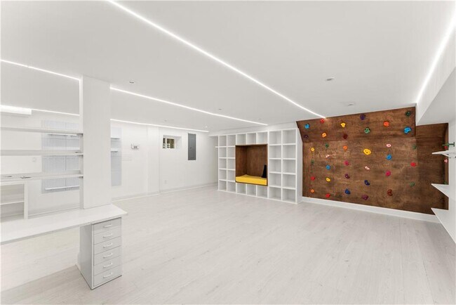 Building Photo - 1495 Spalding Dr