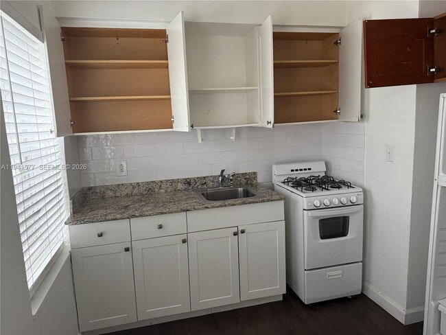 Building Photo - 7611 Harding Ave