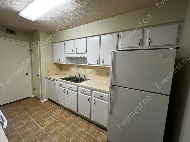 Building Photo - 604 Running Brook Rd