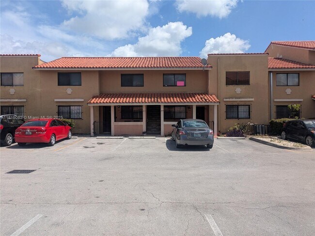 Building Photo - 2740 W 61st St
