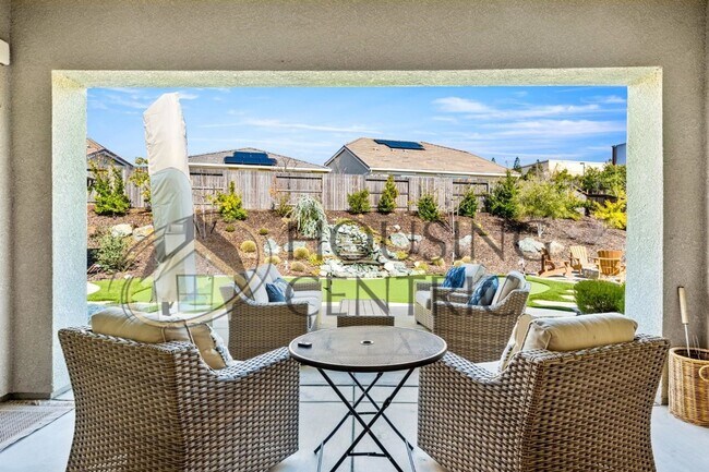 Building Photo - STUNNING Single Story Home with a Resort Style Backyard!