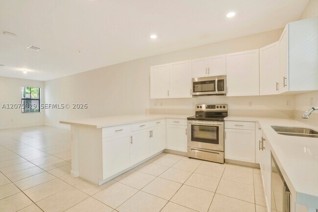 Building Photo - 1636 SW 29th St