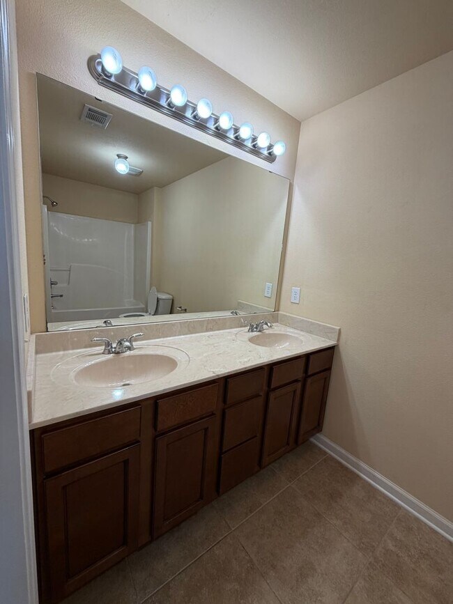 Building Photo - 148 Iron Horse Dr E