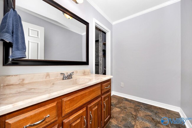 Building Photo - 404 Cloverleaf Dr