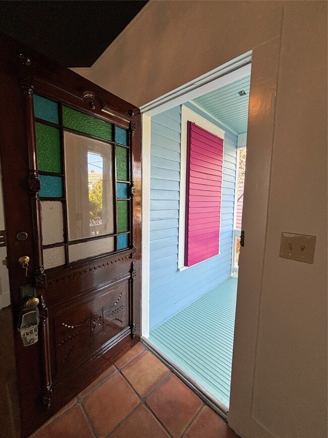 Building Photo - 613 14th St