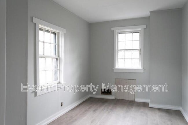 Building Photo - 126 N Walnut St