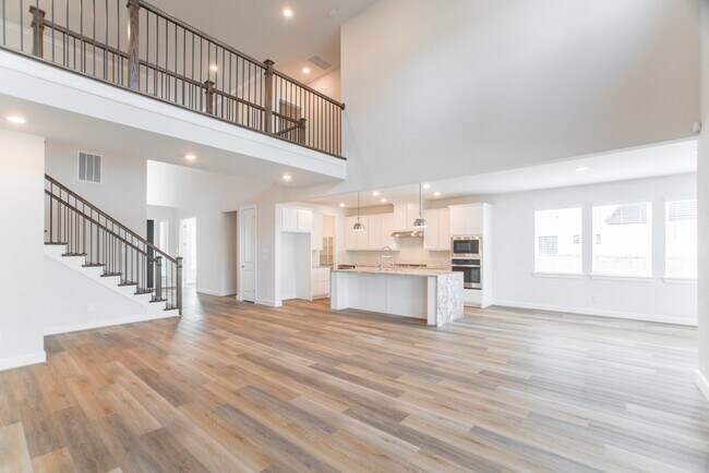 Building Photo - 11 Mariposa Wds Dr