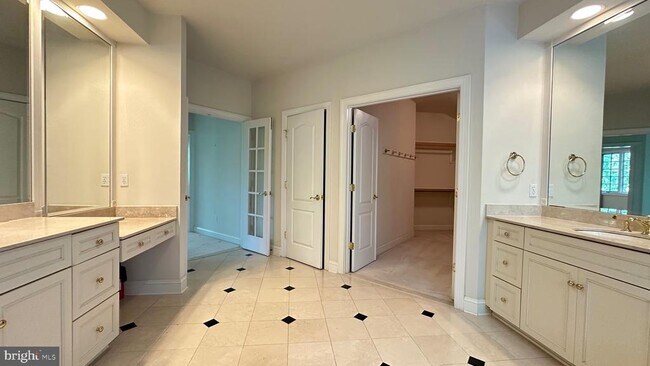 Building Photo - 1354 Lewinsville Mews Ct